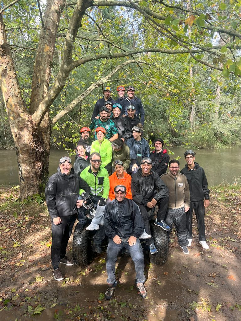 Equipa da Arrobabit numa atividade de team building ao ar livre